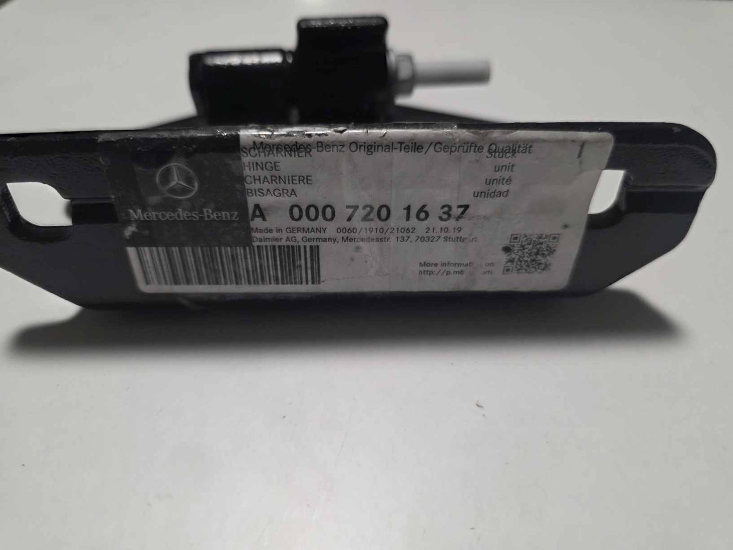 MERCEDES-BENZ ACTROS DOOR HINGE UPPER RIGHT A0007201637