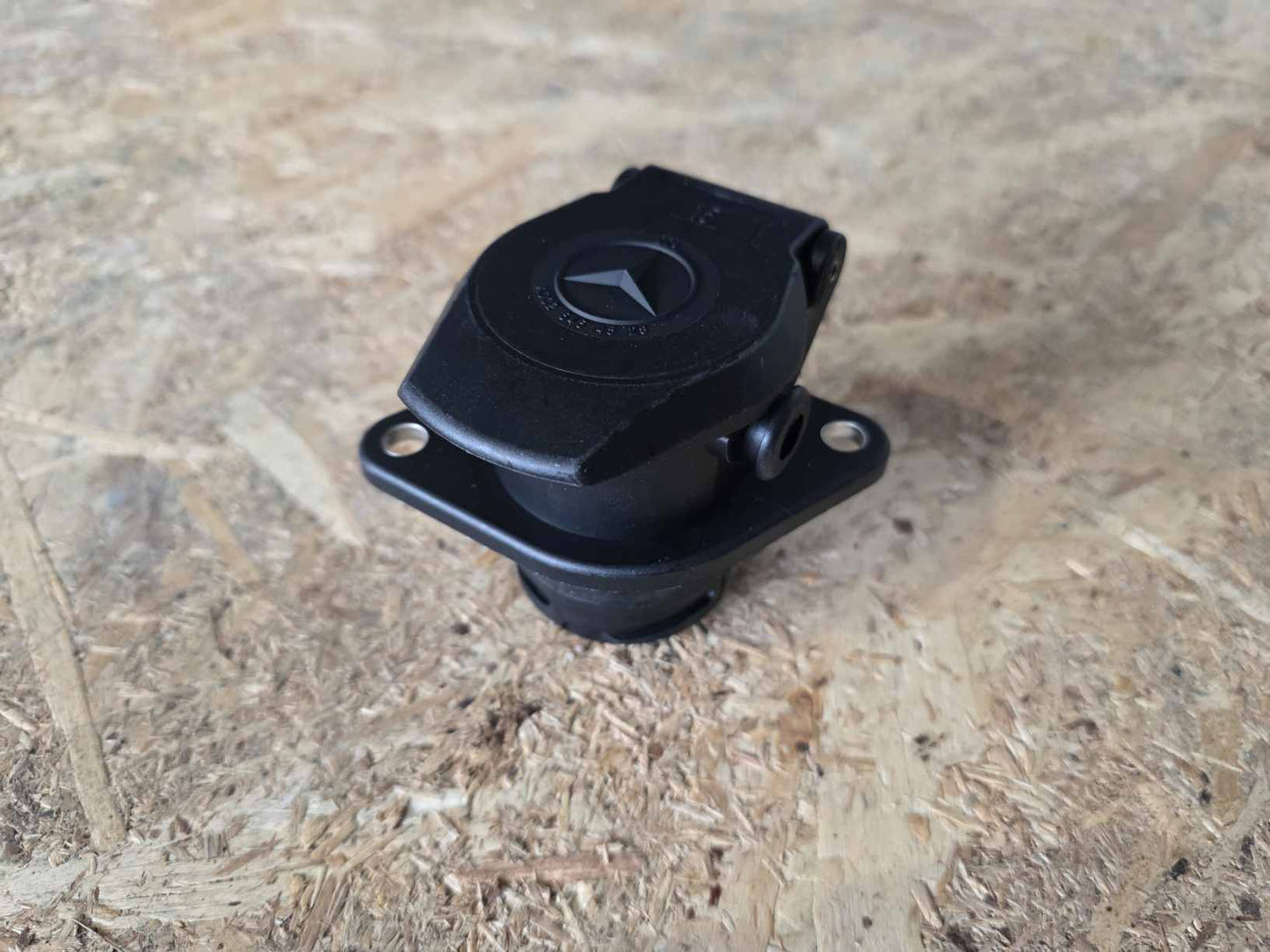 MERCEDES-BENZ TOWBAR SOCKET  A0325454528