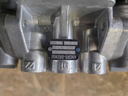 NEW KNORR AE4247 K111131N00 PRESSURE VALVE