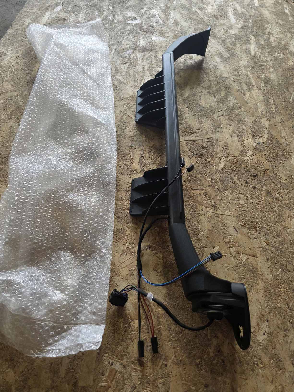MERCEDES-BENZ ACTROS MP3 RIGHT MIRROR ARM A0028103314