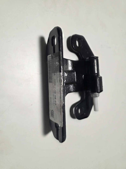 MERCEDES-BENZ ACTROS DOOR HINGE UPPER RIGHT A0007201637