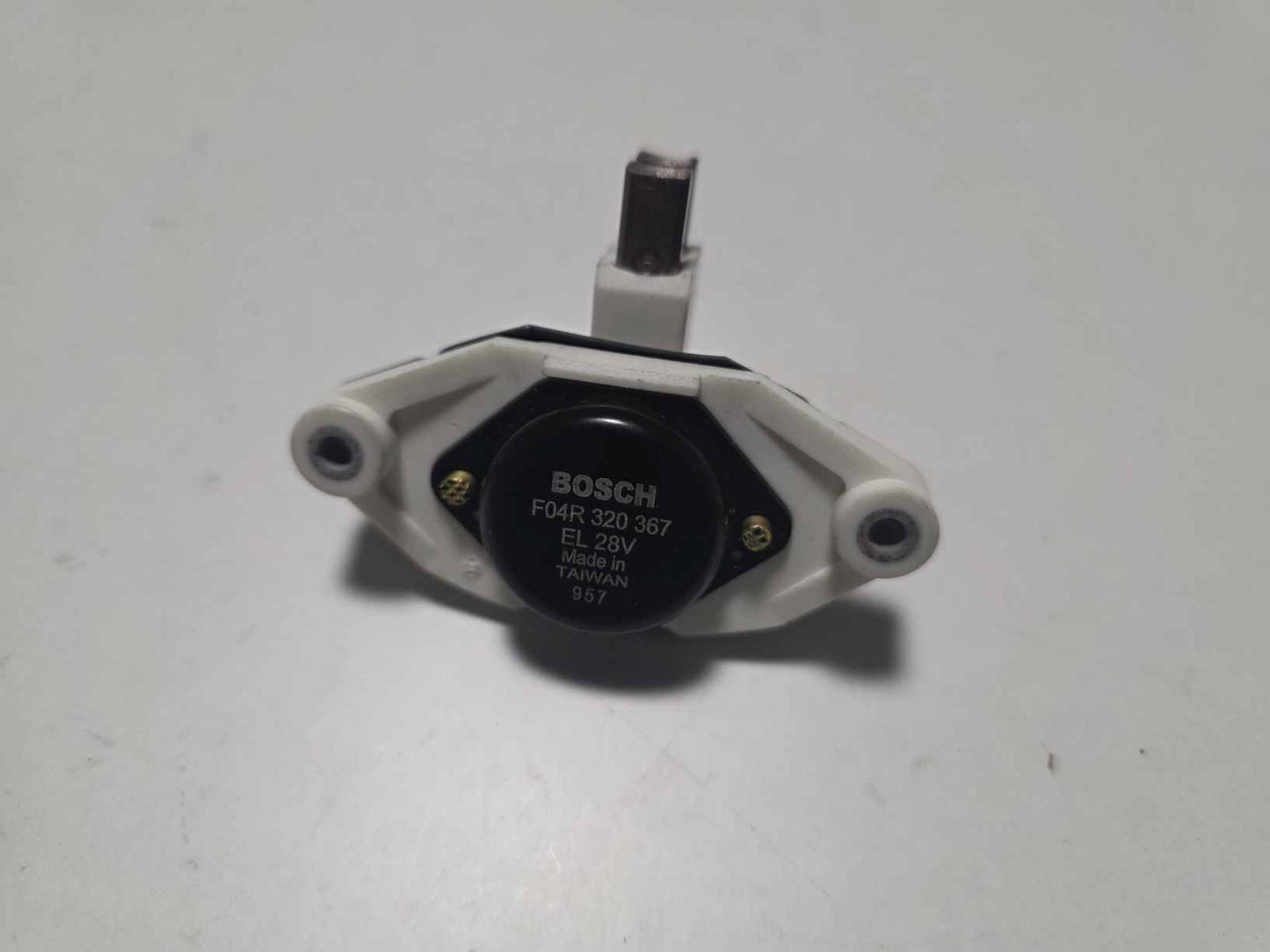 CATERPILLAR DAF DEUTZ ALTERNATOR VOLTAGE REGULATOR F04R320367