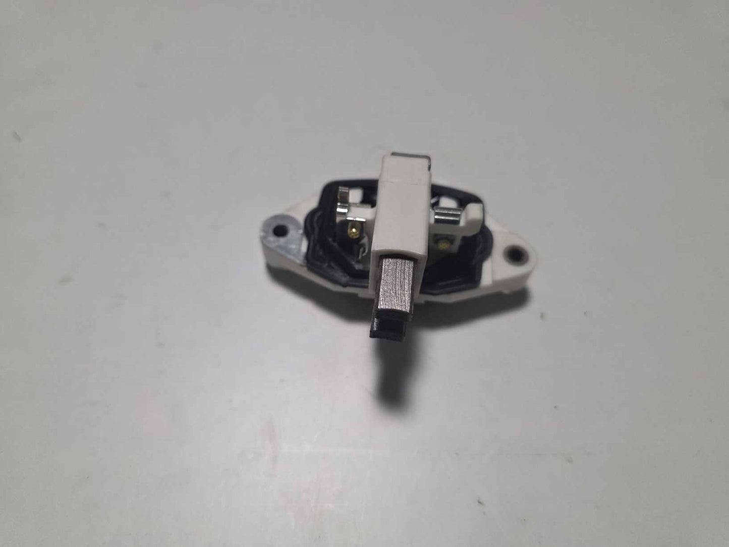 CATERPILLAR DAF DEUTZ ALTERNATOR VOLTAGE REGULATOR F04R320367