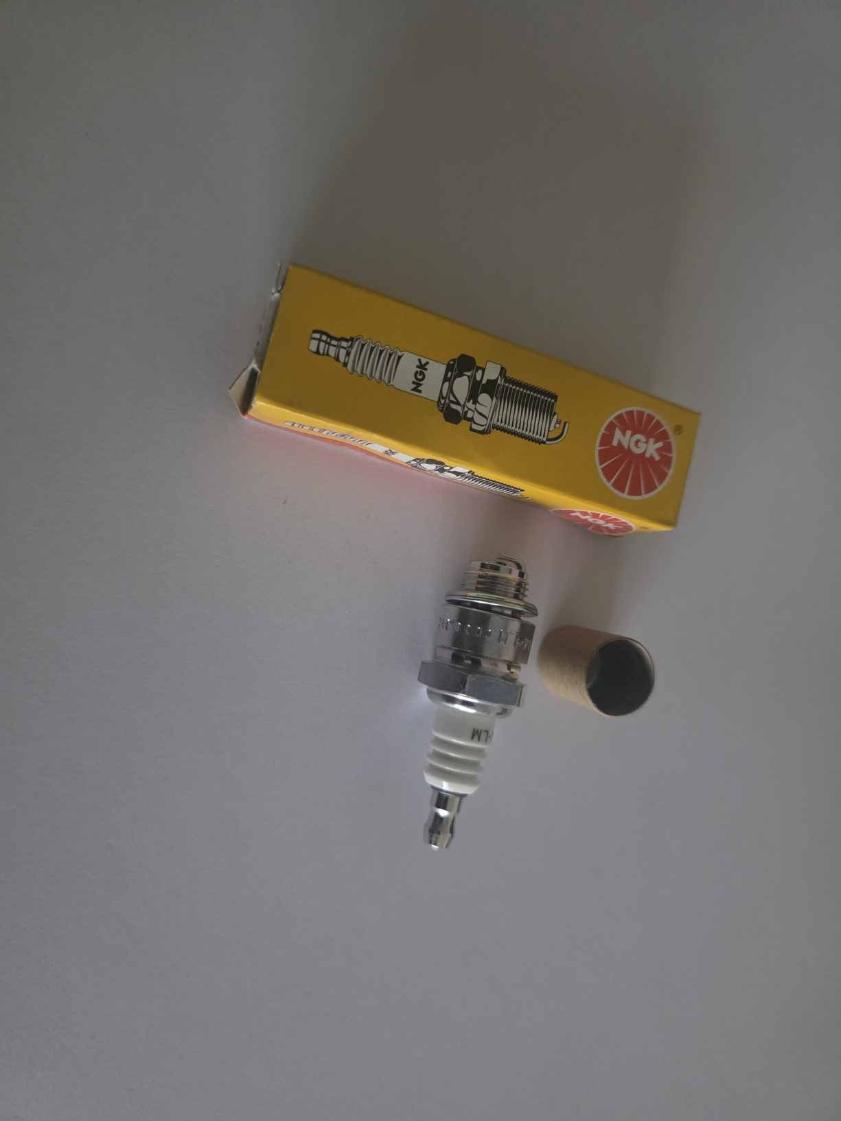 UŽDEGIMO ŽVAKĖ SPARK PLUG NGK B4-LM