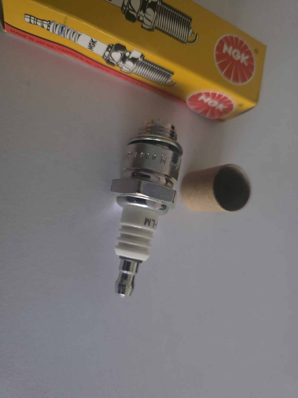 UŽDEGIMO ŽVAKĖ SPARK PLUG NGK B4-LM