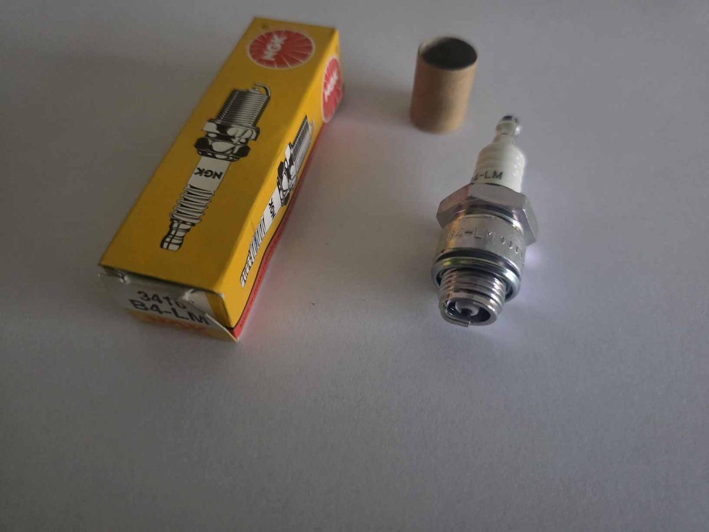 UŽDEGIMO ŽVAKĖ SPARK PLUG NGK B4LM 