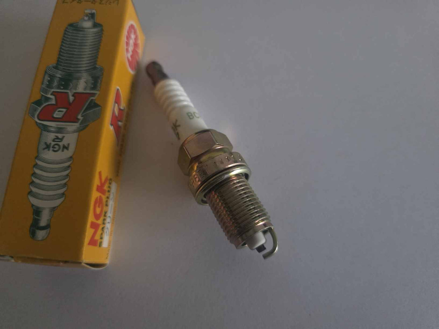 UŽDEGIMO ŽVAKĖ NGK 3720 BCPR6EY-11 V-POWER SPARK PLUG