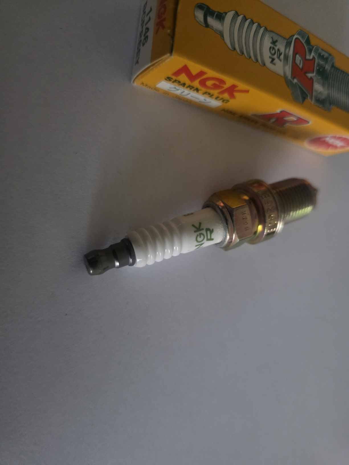 UŽDEGIMO ŽVAKĖ NGK 3720 BCPR6EY-11 V-POWER SPARK PLUG