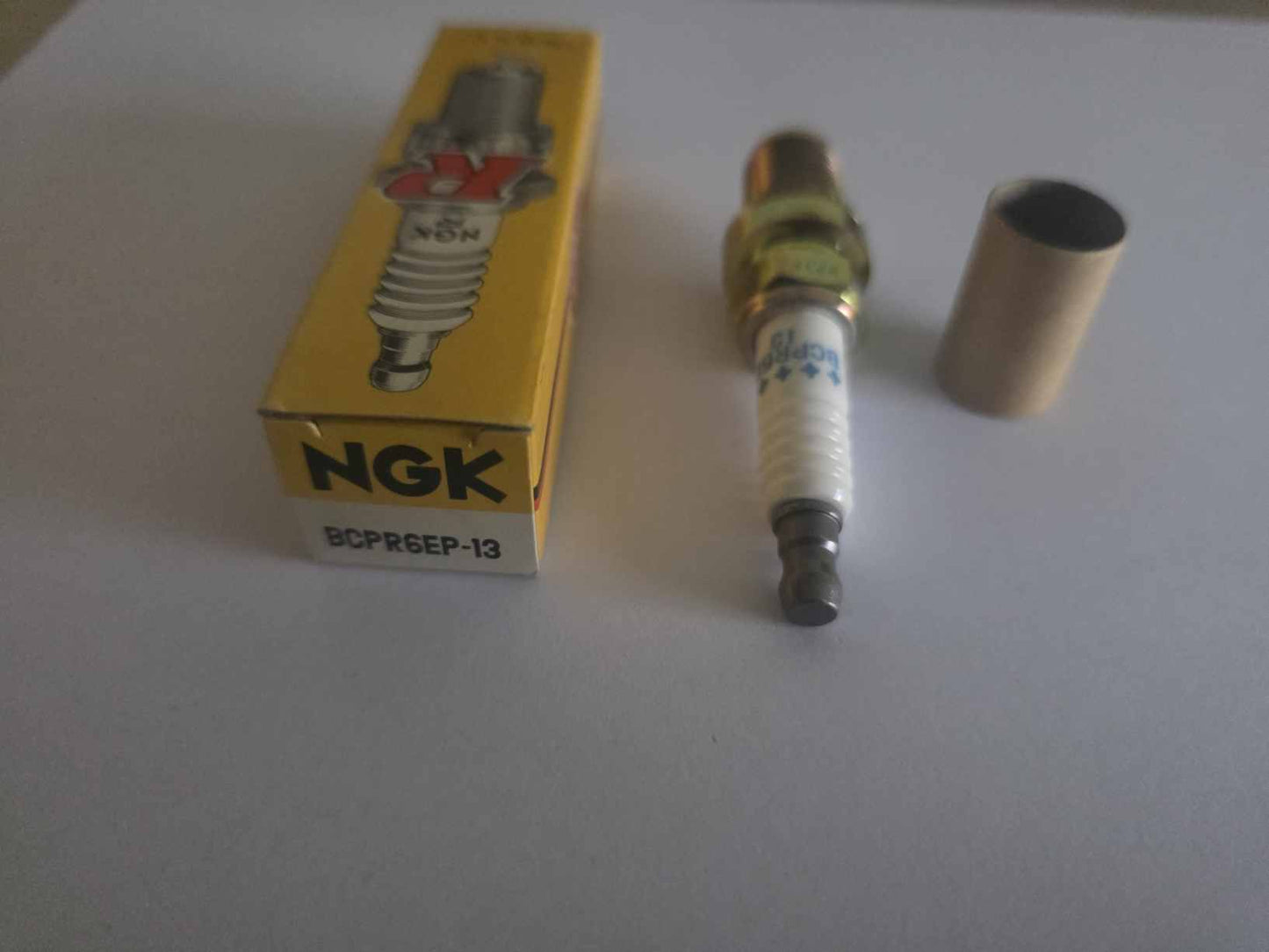 UŽDEGIMO ŽVAKĖ NGK 3837 BCPR6EP-13 V-POWER SPARK PLUG