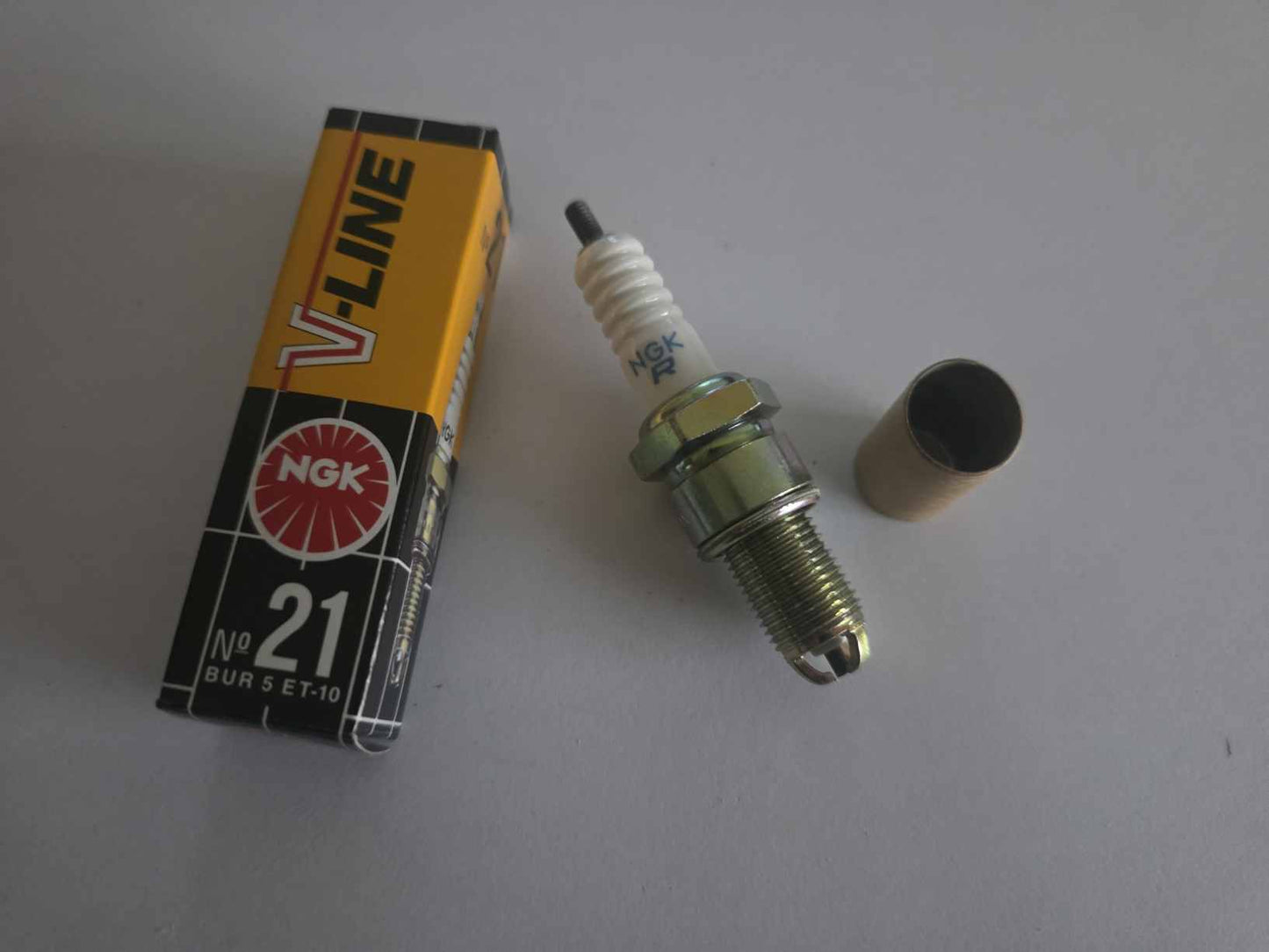 UŽDEGIMO ŽVAKĖ BKUR5ET10 NGK 7553 SPARK PLUG